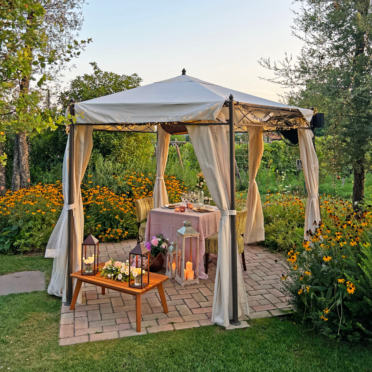 Romantic Garden Lounge