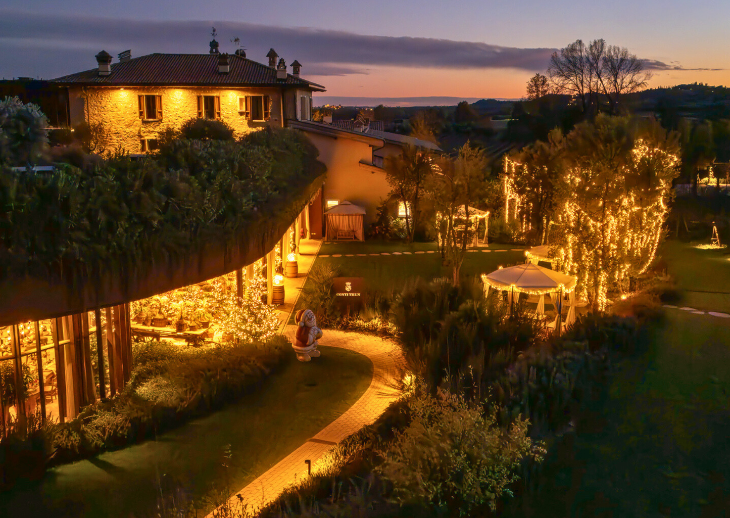 Weekend tra vino, degustazioni, calore e benessere: vivi il Wine Resort Conti Thun nella stagione più rilassante e scintillante del Lago di Garda