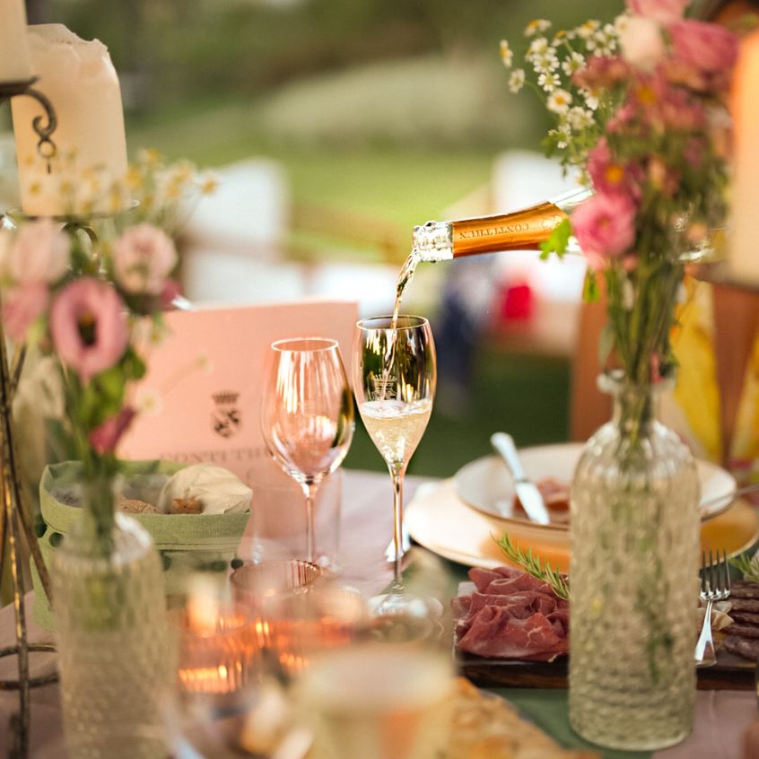 
                  
                    Tausendundeine Nacht, Abendessen und romantisches Erlebnis im Wine Resort
                  
                