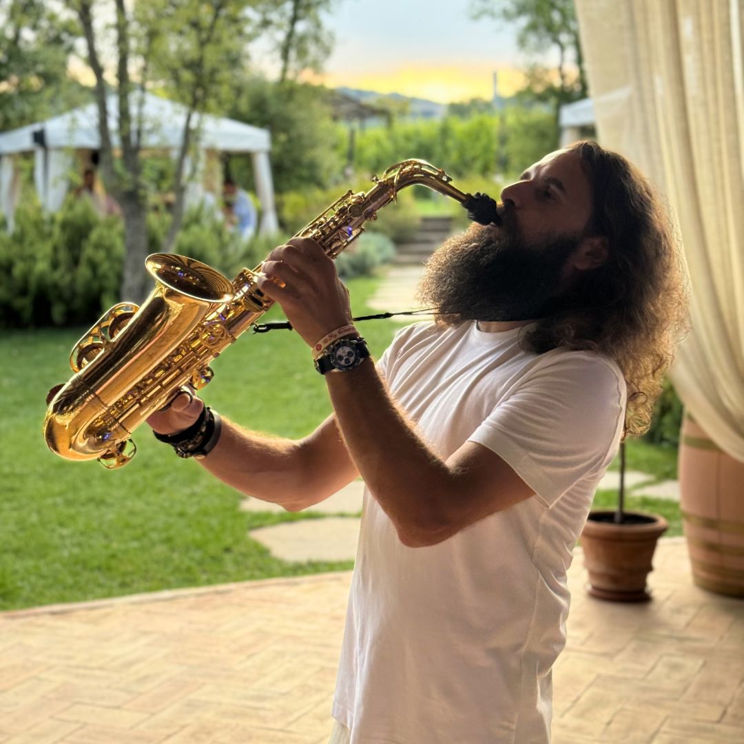 
                  
                    White Dinner in the Vineyard
                  
                